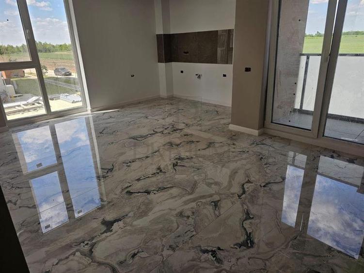 Apartament cu 3 camere semidecomandat în Torontalului — fotografia 1