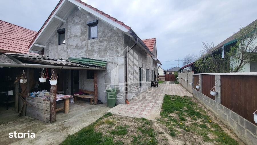 Casă cu 5 camere cu Teren 898 Mp în Șag