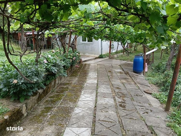 Casă cu 4 camere în Central