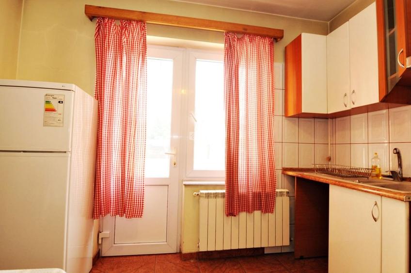Casă individuală cu 5 camere cu Canalizare în Central