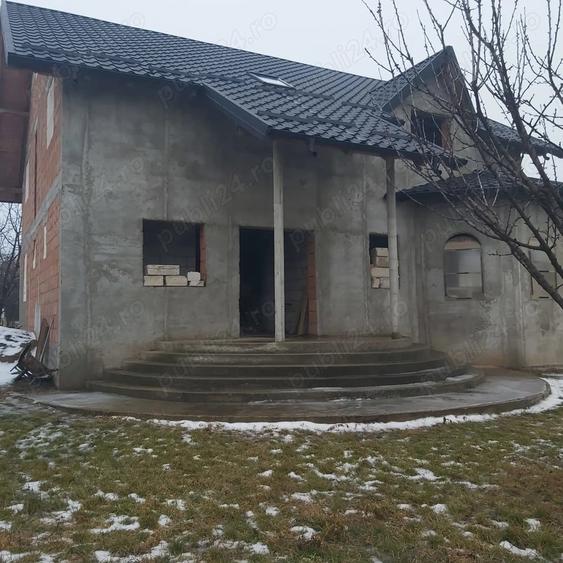 Casă cu Teren 680 Mp în Cătămărești