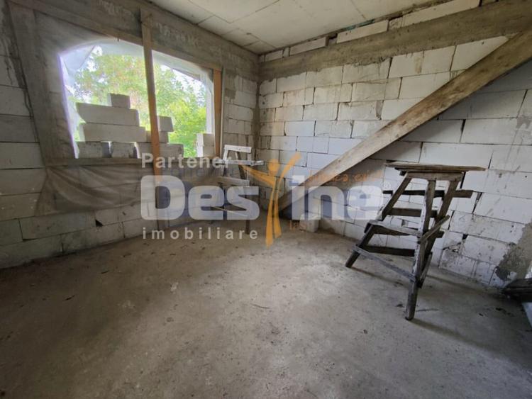 Casă cu 5 camere cu Teren 1220 Mp în Belcești