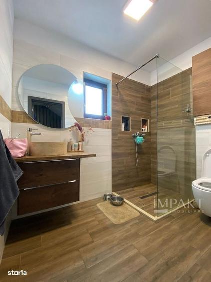 Casă cu 4 camere în Sânnicoară