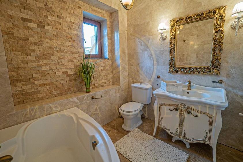 Casă individuală cu 10 camere cu Canalizare în Palazu Mare