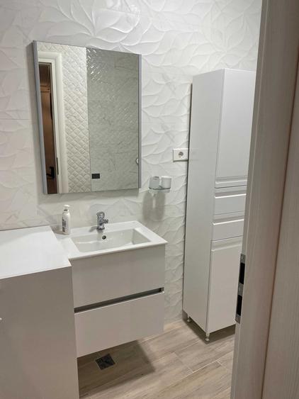 Apartament cu 2 camere semidecomandat, mobilat în Parcul Carol