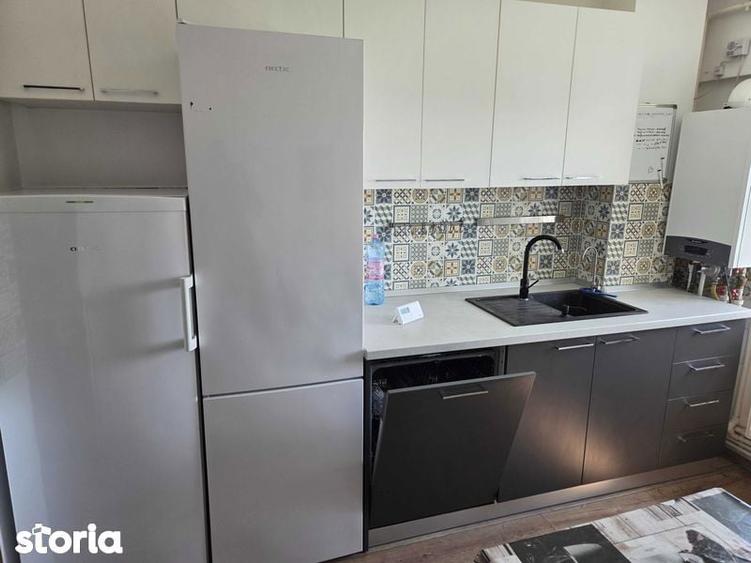Apartament cu 4 camere decomandat în Orașul de Jos