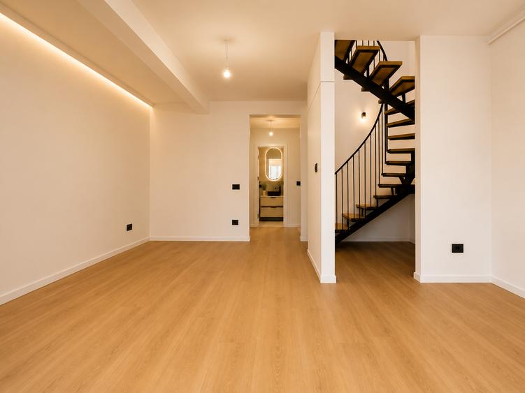 Penthouse cu 4 camere decomandat în Giroc