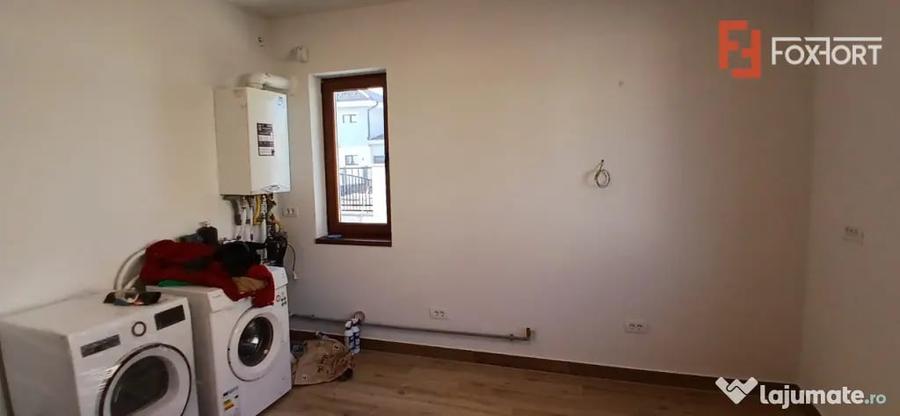Casă cu 5 camere cu Teren 300 Mp în Dumbrăvița