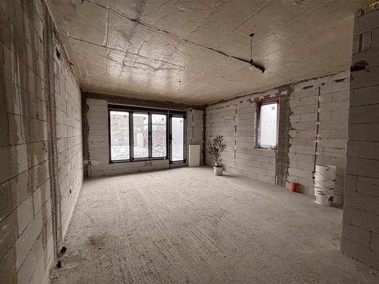 Duplex cu 5 camere cu Canalizare în Cantemir