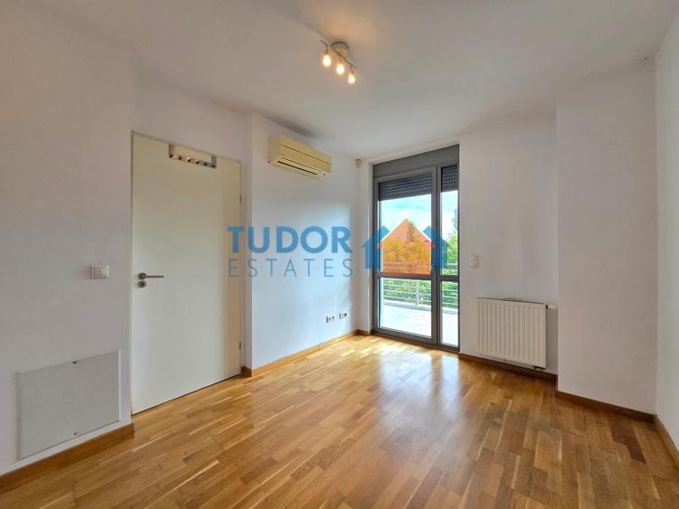 Duplex cu 5 camere cu Canalizare în Sisești