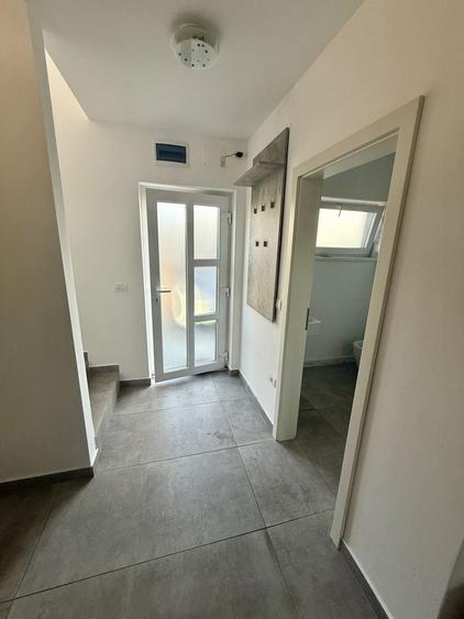 Casă cu 3 camere în Dumbrăvița