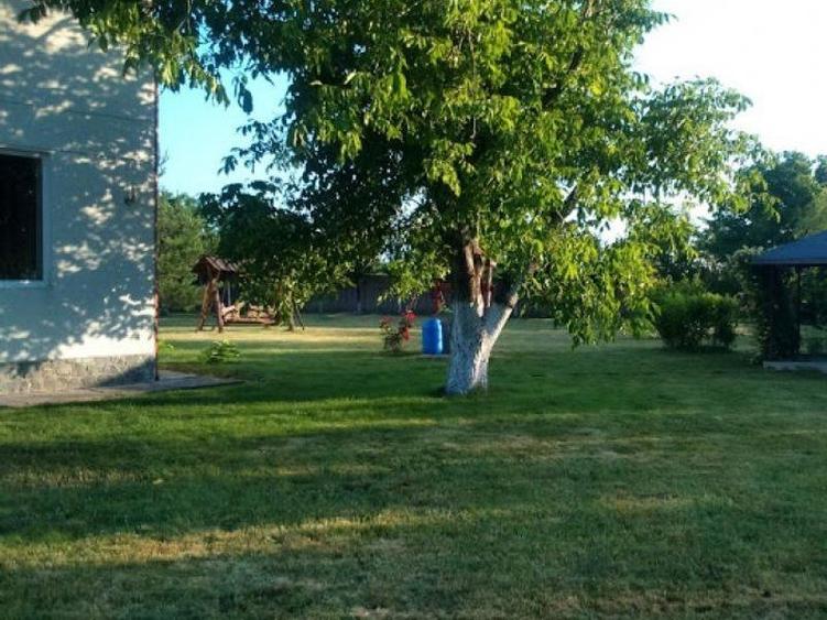 Casă individuală cu 5 camere cu Canalizare în Ciolpani