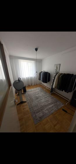 Apartament cu 4 camere decomandat în Banat