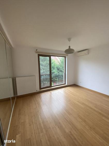 Casă cu 5 camere cu Teren 250 Mp în Central