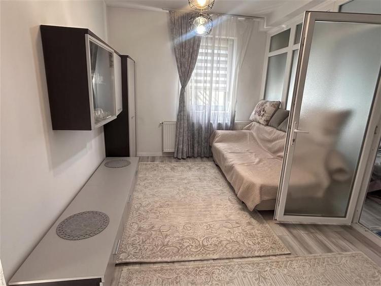 Duplex cu 5 camere cu Canalizare în Plopeni