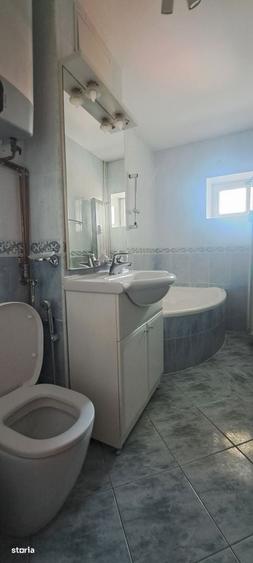 Apartament cu 3 camere decomandat în Lacul Tei