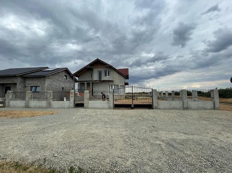 Casă cu Teren 598 Mp în Mândruloc