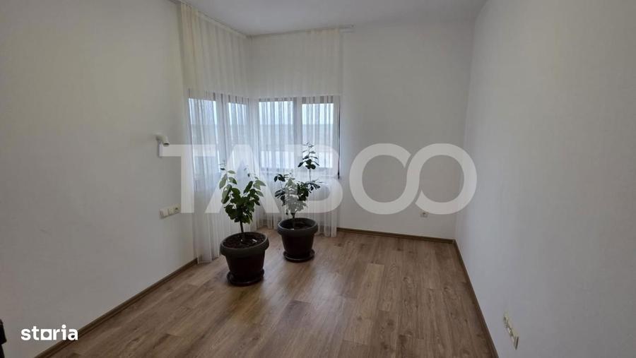 Apartament cu 3 camere decomandat, mobilat în Central