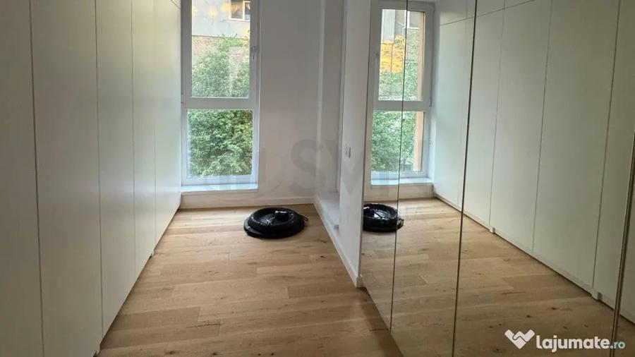 Apartament cu 3 camere semidecomandat în Crângași
