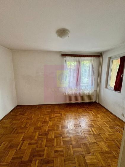 Apartament cu 3 camere semidecomandat în Berceni