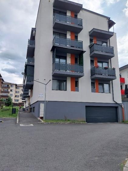Apartament cu 3 camere decomandat, mobilat în Florești