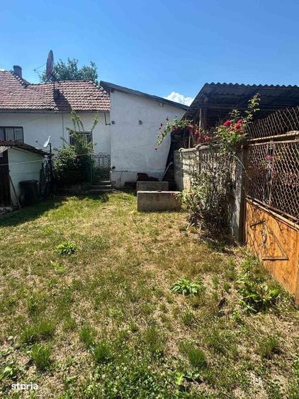 Casă cu 3 camere în Băița