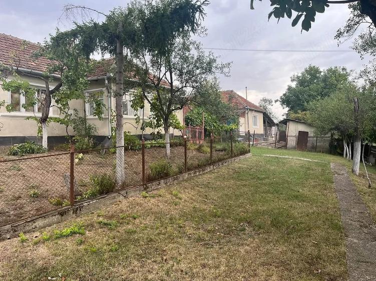 Casă cu 4 camere cu Teren 3000 Mp în Chieșd