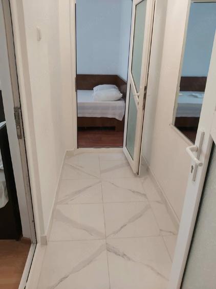 Apartament cu 3 camere decomandat în Exterior Vest