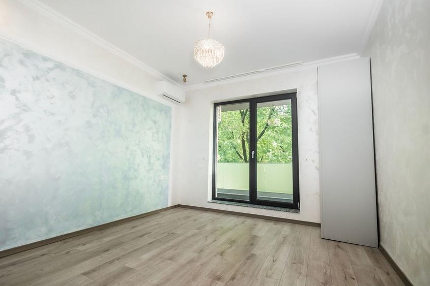 Apartament cu 3 camere semidecomandat în Tineretului