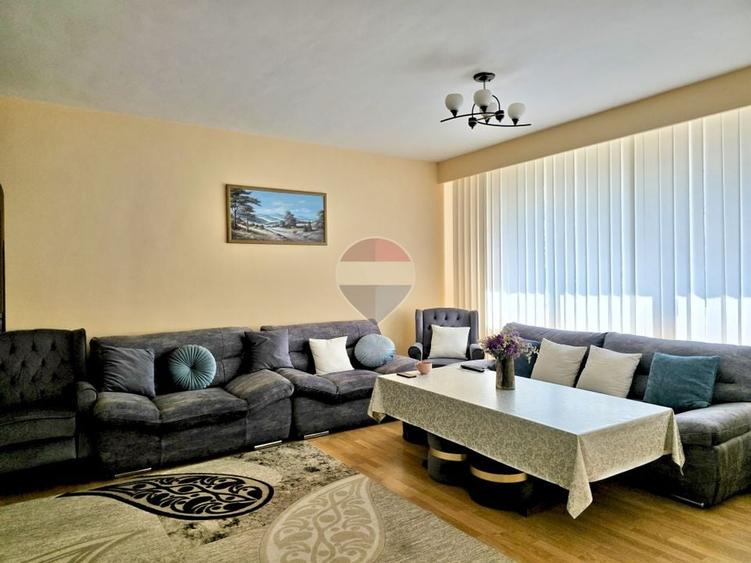 Casă individuală cu 7 camere cu Teren 4431 Mp în Vâlcele