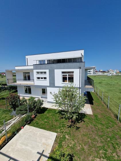 Casă cu 4 camere în Schitu