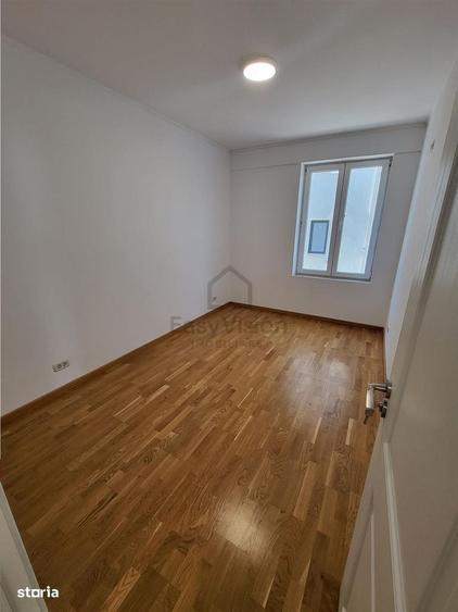 Apartament cu 4 camere în Sisești