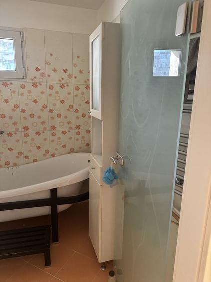 Apartament cu 2 camere semidecomandat, mobilat în Văcăresti