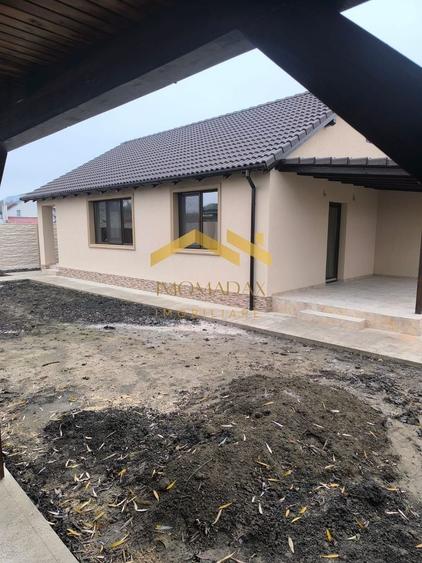 Casă individuală cu 3 camere cu Canalizare în Sânmihaiu Român