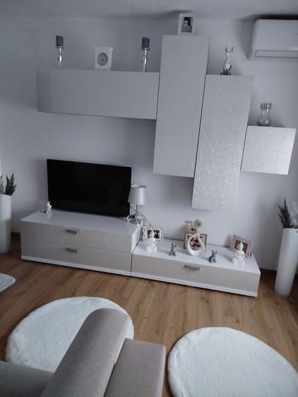 Apartament cu 2 camere semidecomandat în Grădiște