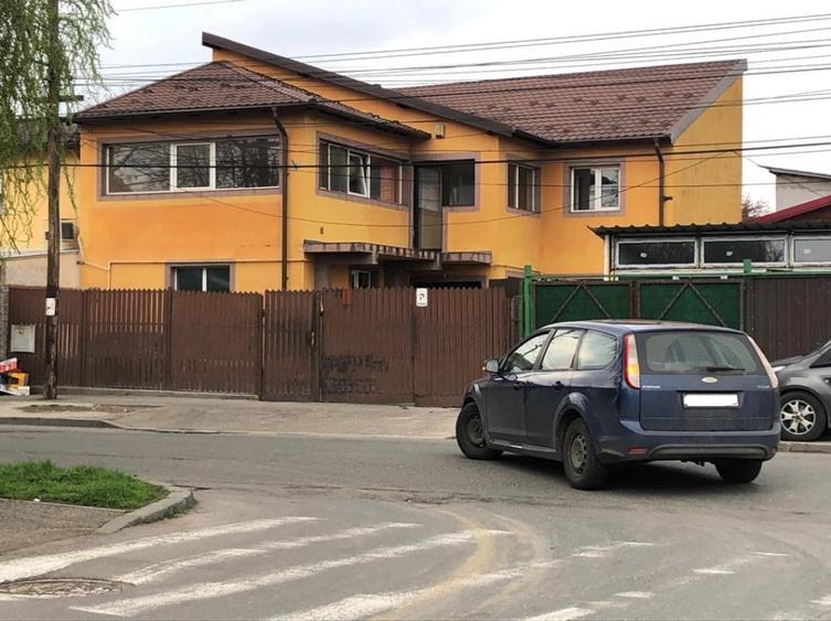 Casă individuală cu 5 camere cu Garaj în B-dul București