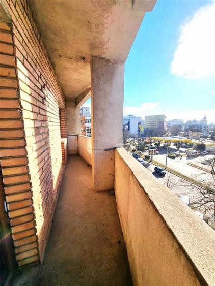 Apartament cu 4 camere decomandat, mobilat în Ultracentral
