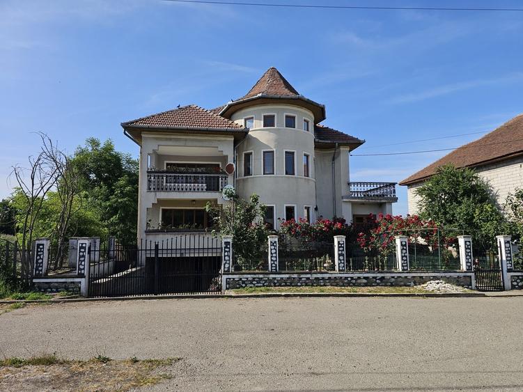 Casă cu 4 camere în Strei