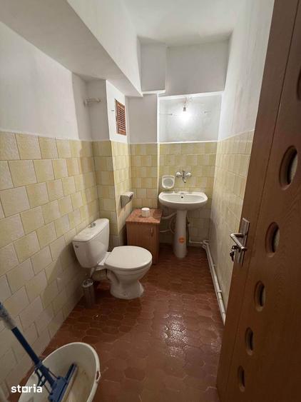 Apartament cu 3 camere în Zăvoaia