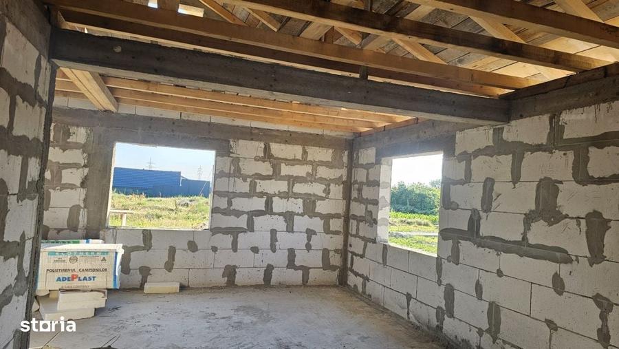 Casă cu 4 camere cu Teren 402 Mp în Ișalnița
