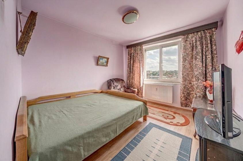 Apartament cu 3 camere semidecomandat, mobilat în Colentina