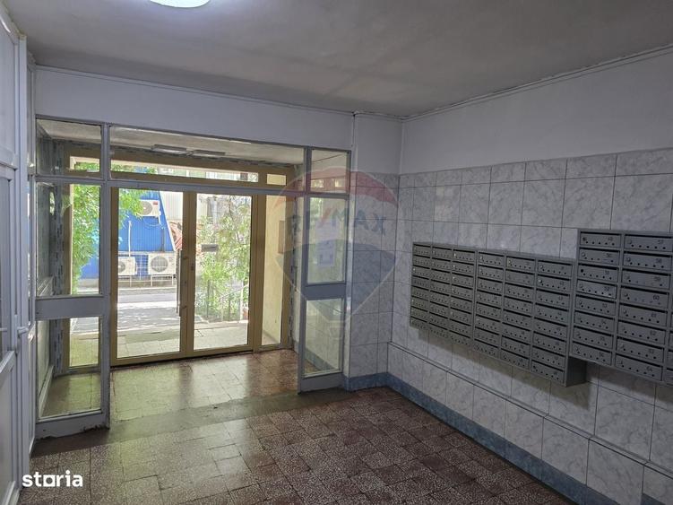 Garsonieră decomandată în Titan