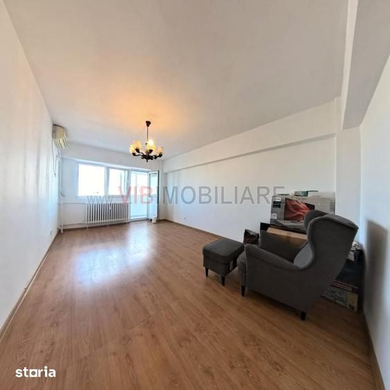 Apartament cu 4 camere decomandat în Romană