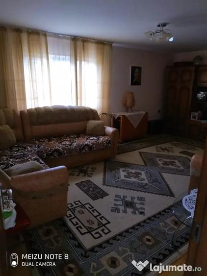 Casă cu 5 camere cu Teren 2099 Mp în Păru Rotund
