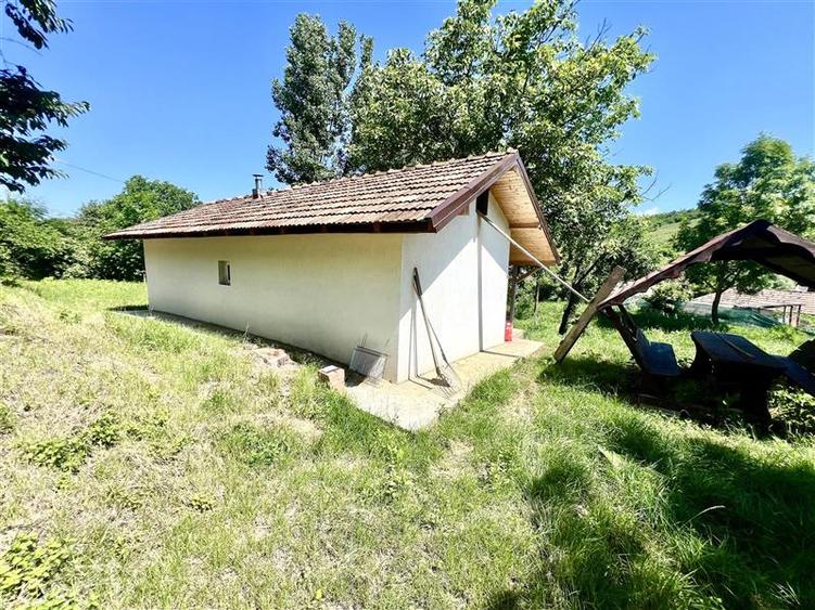 Casă individuală cu 2 camere cu Teren 1000 Mp în Probota