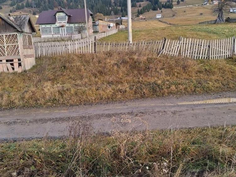 Casă individuală cu 2 camere cu Teren 15220 Mp în Coșna