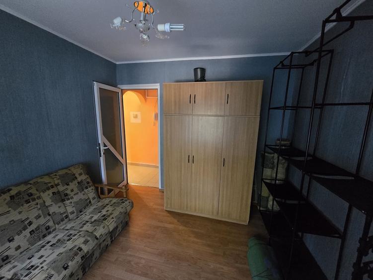Apartament cu 3 camere semidecomandat în Ștefan cel Mare
