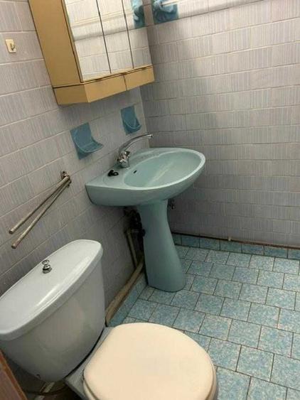 Apartament cu 3 camere decomandat în Zăvoi