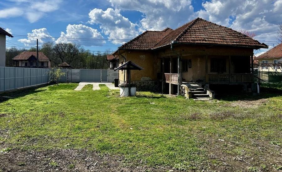 Casă cu 4 camere în Câmpofeni