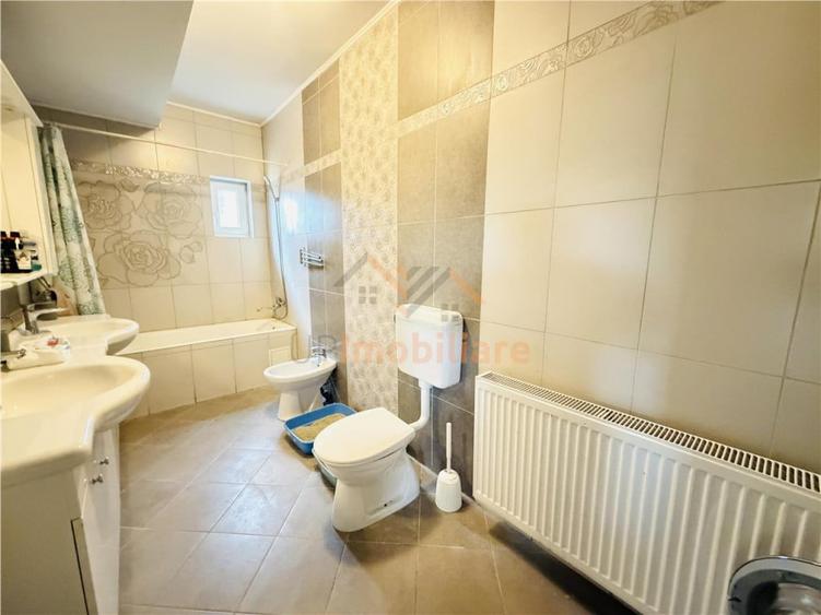 Apartament cu 3 camere decomandat în Paleu